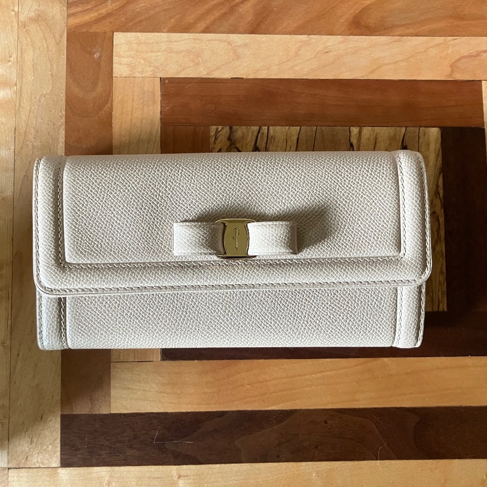Salvatore Ferragamo long wallet NWOT